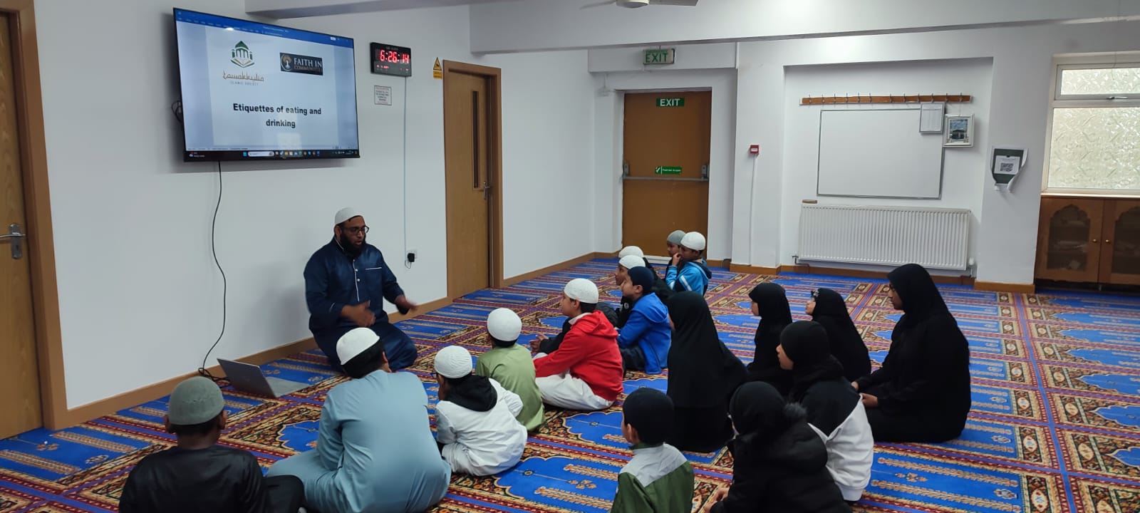 A Maktab lesson in progress at Tawakkulia Jami Masjid